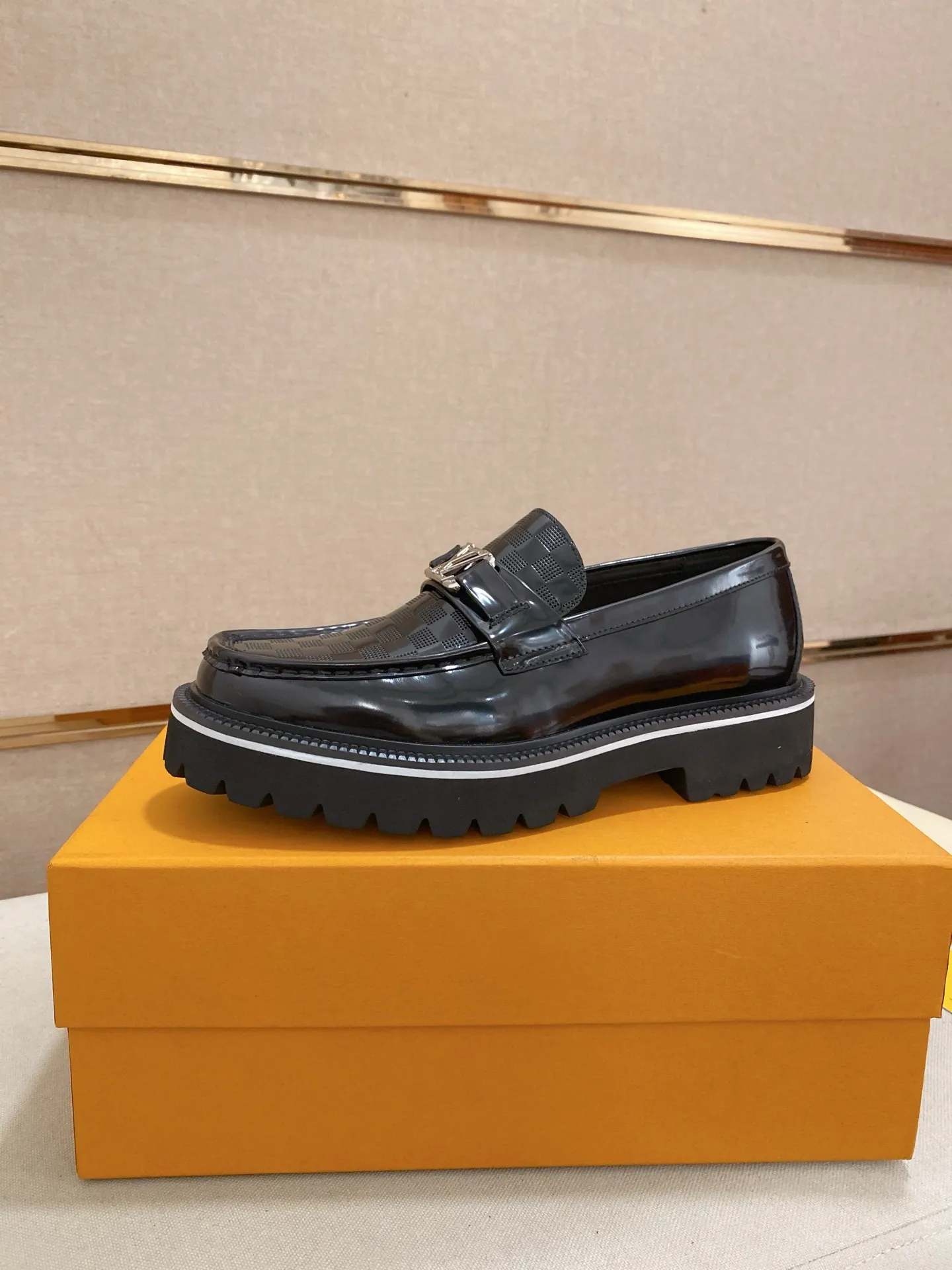 Men's shoes💰 580💰🌲 LV's top 🔍🔍 new men's leather shoes 🚹 are on sale at the same time at counters ⚠The uppers are imported cowhide from Italy, the entire imported cowhide lining, imported accessories 💪💪, completely 1⃣️ to 1⃣️ replica 🇮🇹💪 💪, ⚠Sole: The original sole is specially provided by the original factory, the exclusive movable molded sole is super comfortable, ⚠The original factory follows the order, 🔍🔍high quality, you can enter and exit the counter at will, welcome to compare⚠Size: 38-45